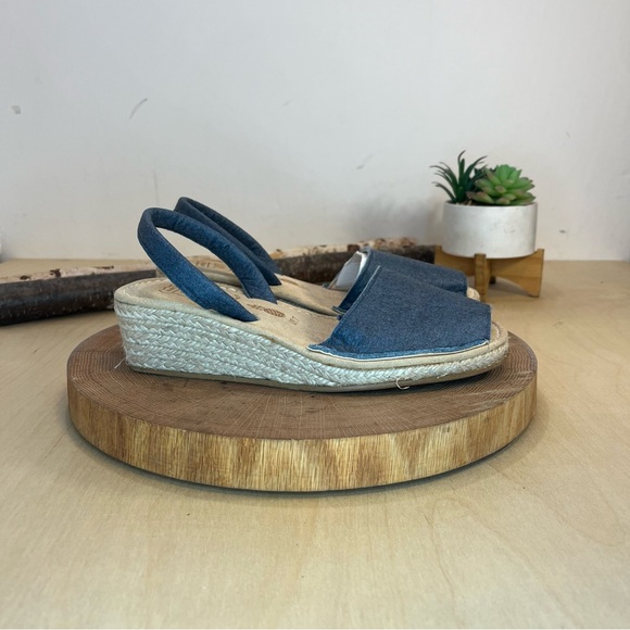 *NWOB Avarcas 101 |  Classic Style Vegan Pineapple Navy Avarca Sandals Size 37/7 - Picture 10 of 14
